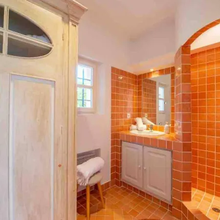 Σπίτι διακοπών Charming House With Swimming Pool *