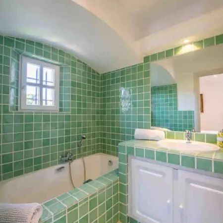 Σπίτι διακοπών Charming House With Swimming Pool *